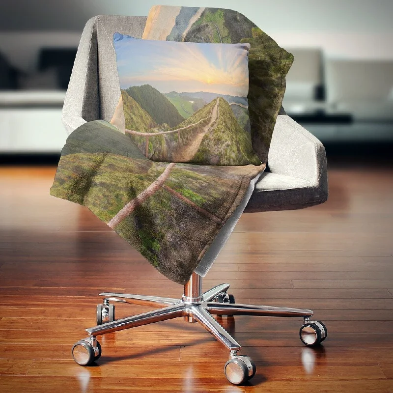 Fleece blankets for a cozy and plush textureFleece blankets for a cozy and plush textureDesignart 'Hiking Trail and Beautiful Lakes' Contemporary Landscape Fleece Throw Blanket Fleece blankets for a cozy and plush textureFleece blankets for a cozy and plush textureDesignart 'Hiking Trail and Beautiful Lakes' Contemporary Landscape Fleece Throw Blanket