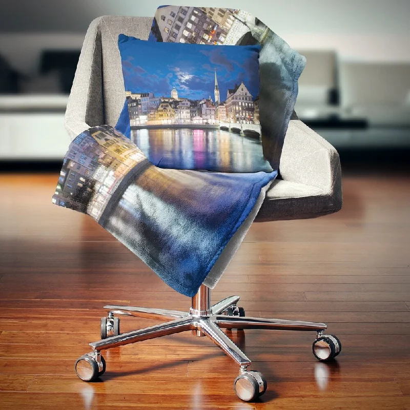 Chenille blankets with a thick and fuzzy textureChenille blankets with a thick and fuzzy textureDesignart 'Scenic Panorama of Old Town' Landscape Fleece Throw Blanket Chenille blankets with a thick and fuzzy textureChenille blankets with a thick and fuzzy textureDesignart 'Scenic Panorama of Old Town' Landscape Fleece Throw Blanket