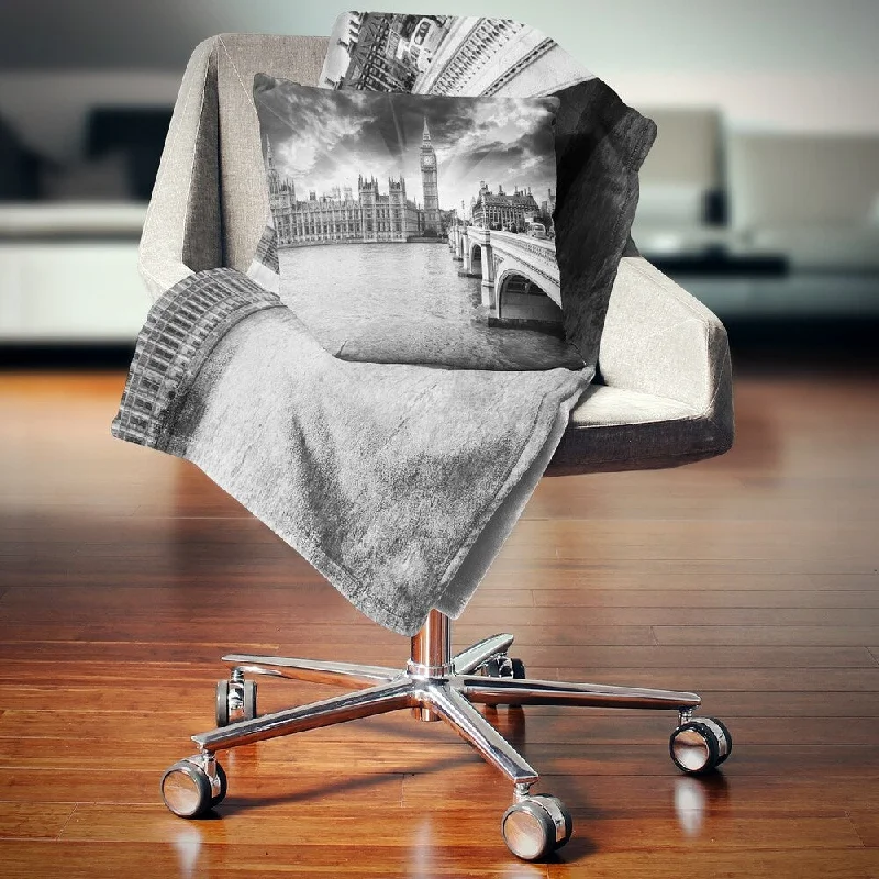Wool blankets with natural warmth and insulationWool blankets with natural warmth and insulationDesignart 'Westminster Palace in Gray Shade' Photography Throw Blanket