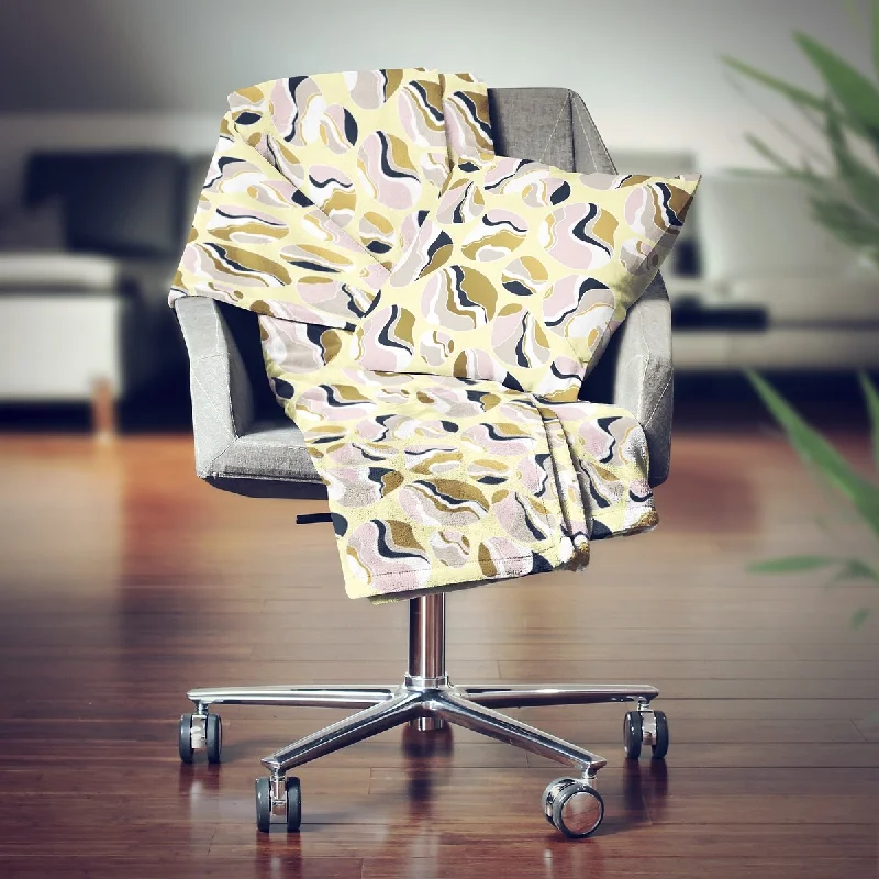 Silk blankets with a smooth and elegant touchSilk blankets with a smooth and elegant touchDesignart' Golden River Stones' Modern Throw Blanket - 71x59