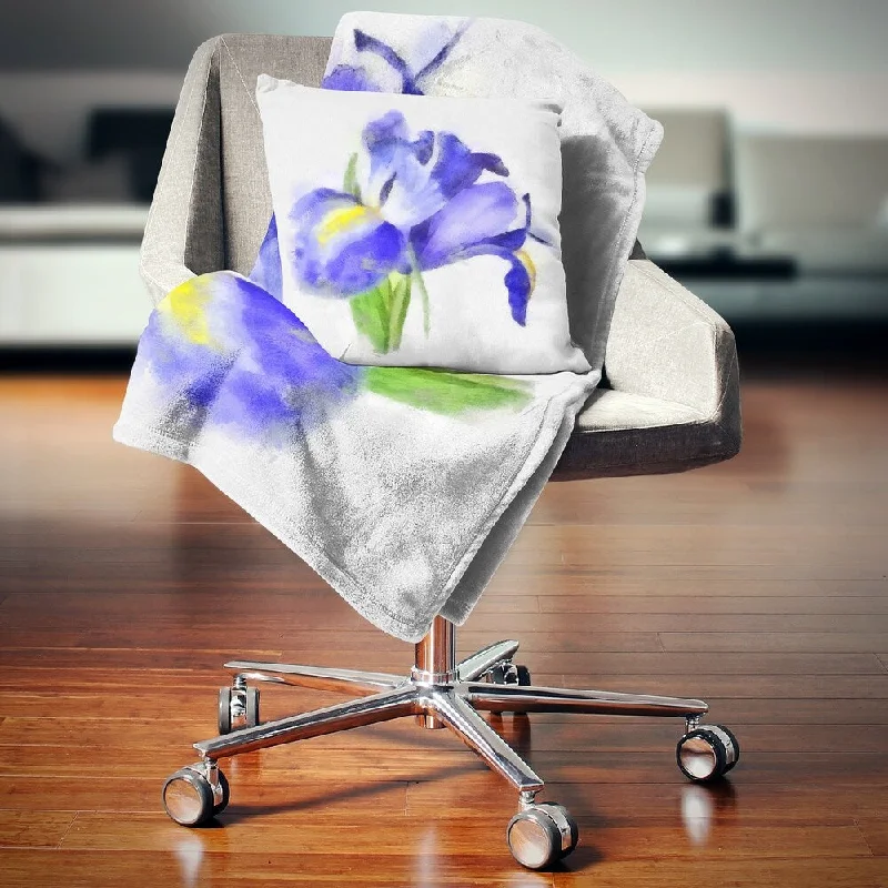 King - size blankets to cover large beds comfortablyKing - size blankets to cover large beds comfortablyDesignart 'Blue Iris Illustration Watercolor' Floral Throw Blanket