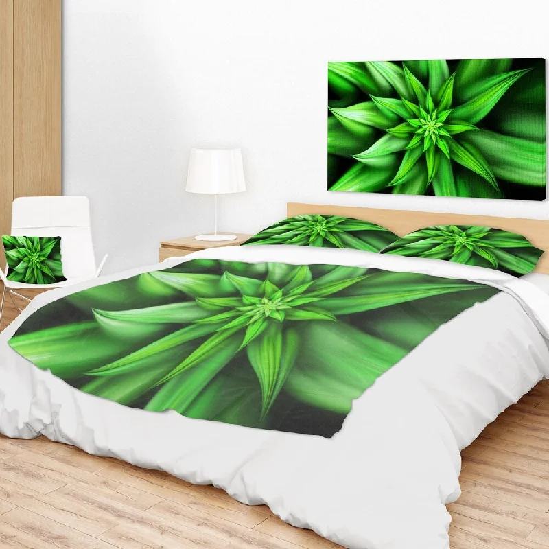 Fleece blankets for a cozy and plush textureFleece blankets for a cozy and plush textureDesignart 'Exotic Green Flower Petals' Floral Throw Blanket Fleece blankets for a cozy and plush textureFleece blankets for a cozy and plush textureDesignart 'Exotic Green Flower Petals' Floral Throw Blanket