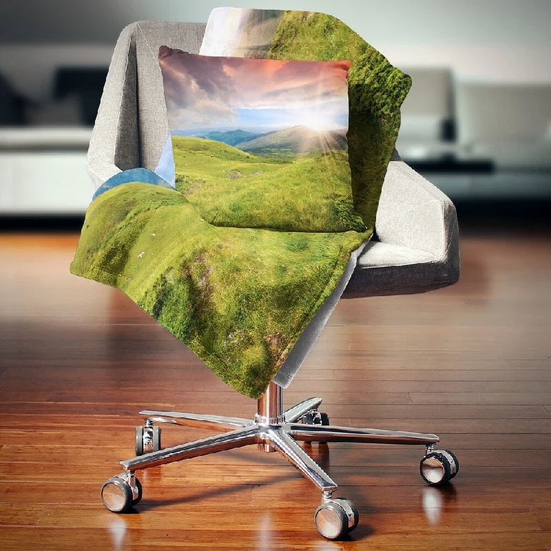 Microfiber blankets that are durable and easy to care forMicrofiber blankets that are durable and easy to care forDesignart 'Green Summer in Carpathians' Landscape Photo Throw Blanket Microfiber blankets that are durable and easy to care forMicrofiber blankets that are durable and easy to care forDesignart 'Green Summer in Carpathians' Landscape Photo Throw Blanket