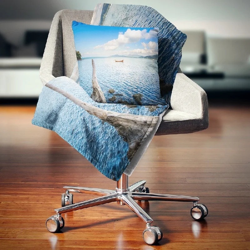 King - size blankets to cover large beds comfortablyKing - size blankets to cover large beds comfortablyDesignart 'Small Wooden Boat and Tree Trunk' Seashore Throw Blanket King - size blankets to cover large beds comfortablyKing - size blankets to cover large beds comfortablyDesignart 'Small Wooden Boat and Tree Trunk' Seashore Throw Blanket