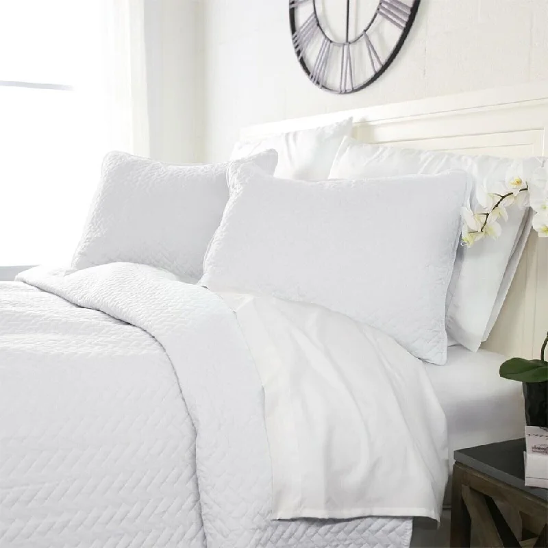 Silk blankets with a smooth and elegant touchSilk blankets with a smooth and elegant touch3pc Twin/TwinXL Luxury Herring Quilted Coverlet Set Snow White Silk blankets with a smooth and elegant touchSilk blankets with a smooth and elegant touch3pc Twin/TwinXL Luxury Herring Quilted Coverlet Set Snow White