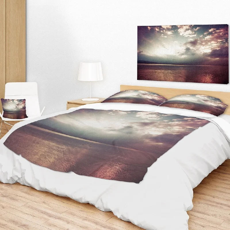 Linen blankets with a rustic and textured lookLinen blankets with a rustic and textured lookDesignart 'Dark Sunset with Dramatic Sky' Seashore Throw Blanket Linen blankets with a rustic and textured lookLinen blankets with a rustic and textured lookDesignart 'Dark Sunset with Dramatic Sky' Seashore Throw Blanket