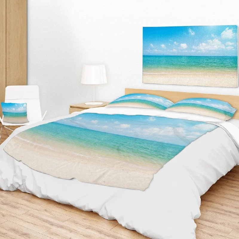 Recycled polyester blankets for an eco - conscious optionRecycled polyester blankets for an eco - conscious optionDesignart 'Wide View of Tropical Beach' Seashore Photo Throw Blanket Recycled polyester blankets for an eco - conscious optionRecycled polyester blankets for an eco - conscious optionDesignart 'Wide View of Tropical Beach' Seashore Photo Throw Blanket