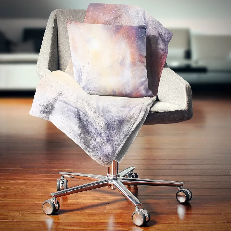 King - size blankets to cover large beds comfortablyKing - size blankets to cover large beds comfortablyDesignart 'Blurry Watercolor with Star' Abstract Throw Blanket