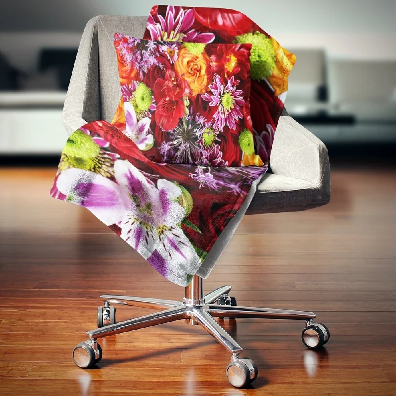 Linen blankets with a rustic and textured lookLinen blankets with a rustic and textured lookDesignart 'Colorful Flowers Background' Floral Throw Blanket