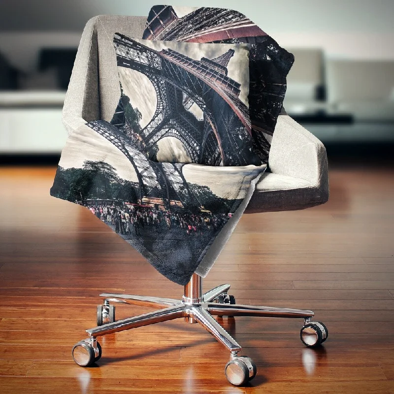 Silk blankets with a smooth and elegant touchSilk blankets with a smooth and elegant touchDesignart 'Paris Paris Eiffel Towerin Grungy Dramatic Style' Cityscape Throw Blanket