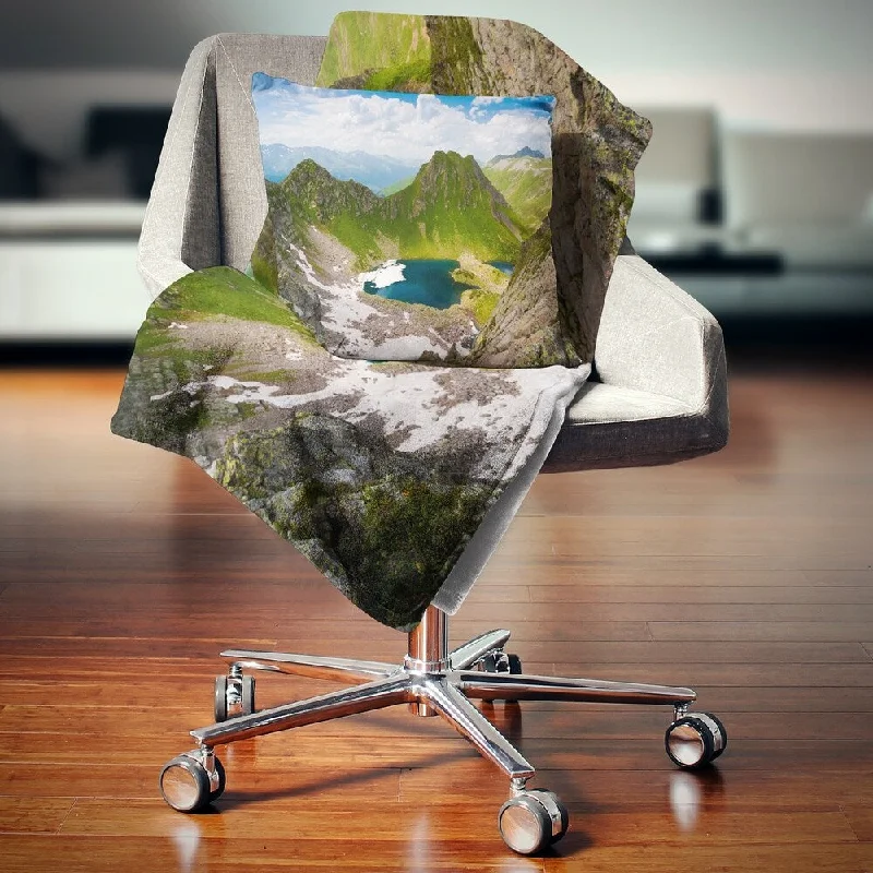 Silk blankets with a smooth and elegant touchSilk blankets with a smooth and elegant touchDesignart 'Mountain Lake View on Bright Day' Landscape Fleece Throw Blanket Silk blankets with a smooth and elegant touchSilk blankets with a smooth and elegant touchDesignart 'Mountain Lake View on Bright Day' Landscape Fleece Throw Blanket