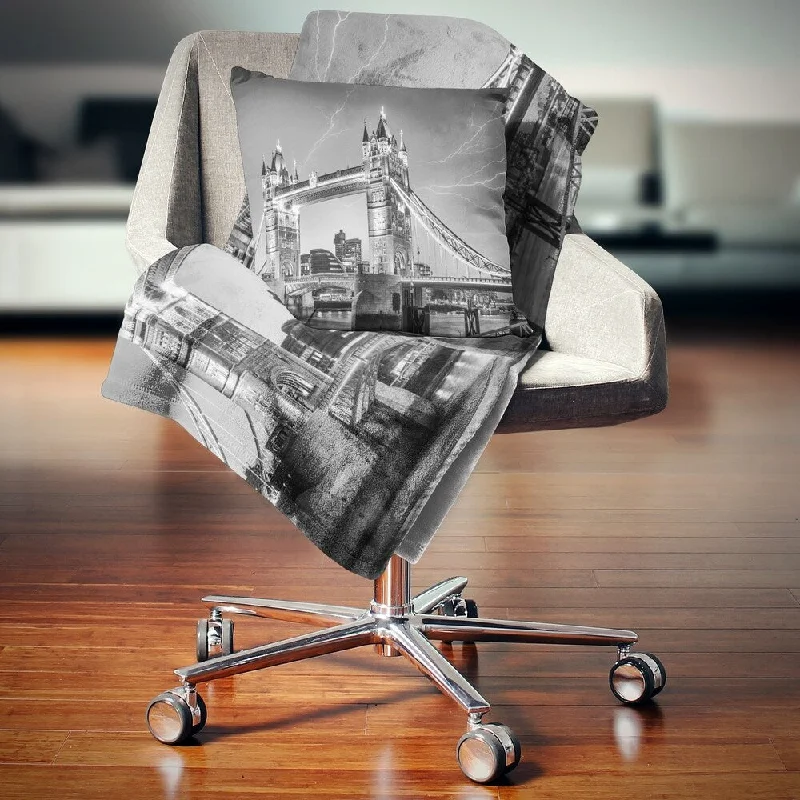 Microfiber blankets that are durable and easy to care forMicrofiber blankets that are durable and easy to care forDesignart 'Majesty of Tower Bridge London' Cityscape Photo Throw Blanket Microfiber blankets that are durable and easy to care forMicrofiber blankets that are durable and easy to care forDesignart 'Majesty of Tower Bridge London' Cityscape Photo Throw Blanket