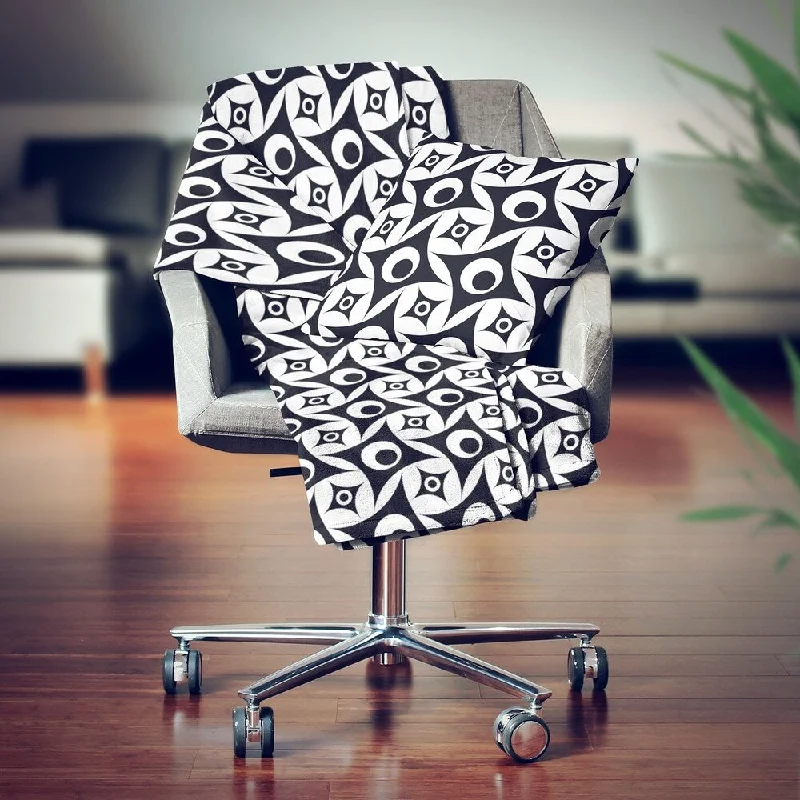 Queen - size blankets for standard - sized bedsQueen - size blankets for standard - sized bedsDesignart' Monochrome Geometric VII' Modern Throw Blanket - 71x59 Queen - size blankets for standard - sized bedsQueen - size blankets for standard - sized bedsDesignart' Monochrome Geometric VII' Modern Throw Blanket - 71x59
