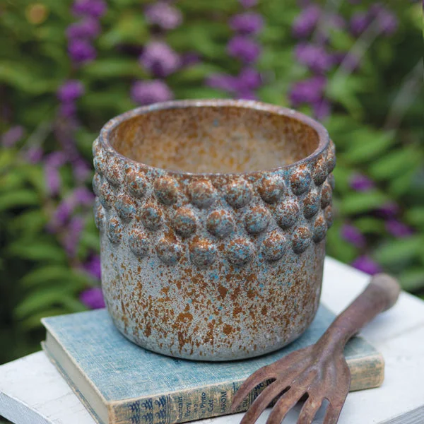 Bed skirts with a tie - back design for adjustabilityFarmhouse Denim Hobnail Pot