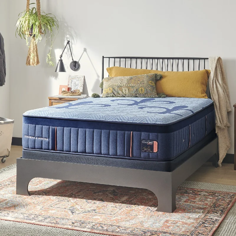 Hybrid mattresses combining foam and innerspring technologyStearns & Foster Lux Hybrid Medium Hybrid mattresses combining foam and innerspring technologyStearns & Foster Lux Hybrid Medium