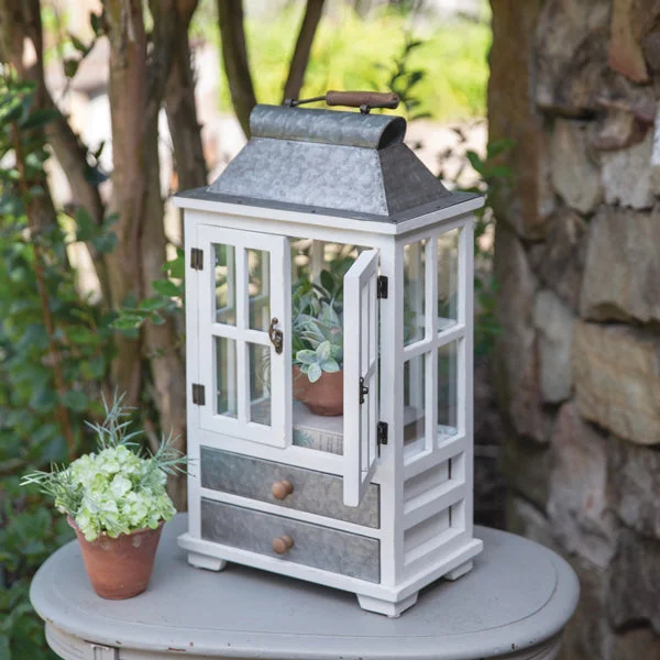 Polyester bed skirts for easy care and durabilityWinslow Lantern with Drawers