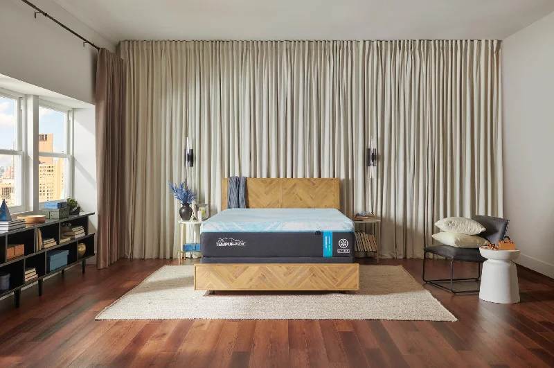 King - size mattresses for spacious master bedroomsTEMPUR-LuxeBreeze Medium Hybrid Mattress King - size mattresses for spacious master bedroomsTEMPUR-LuxeBreeze Medium Hybrid Mattress