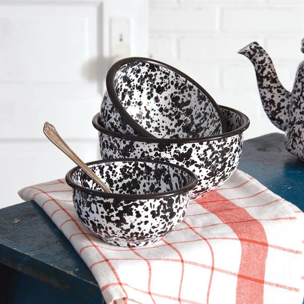 Bed skirts with a eco - friendly materialSet of Three Splattered Enamel Bowls