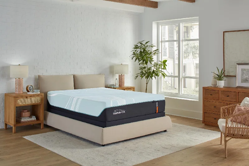 Hybrid mattresses combining foam and innerspring technologyTempur-Pedic Luxe Adapt 2.0 Firm Mattress Hybrid mattresses combining foam and innerspring technologyTempur-Pedic Luxe Adapt 2.0 Firm Mattress